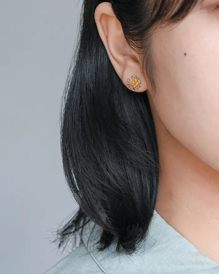 ピアス 夕暮れのカモミール グレー1